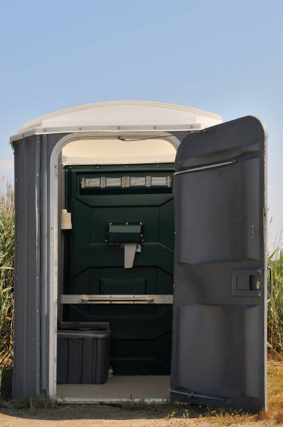 Best Porta potty delivery and setup  in Ladue, MO